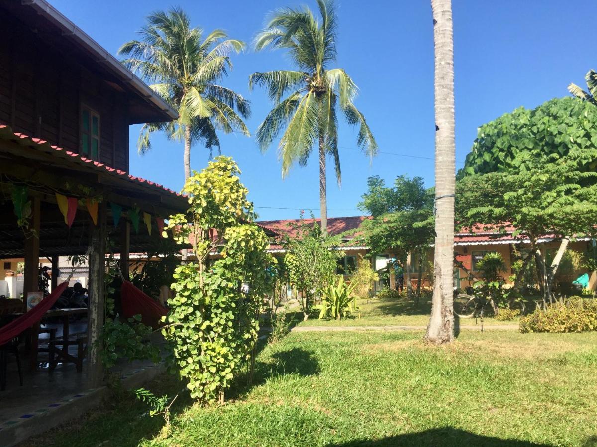 Soluna Guest House Pantai Cenang  Exterior photo